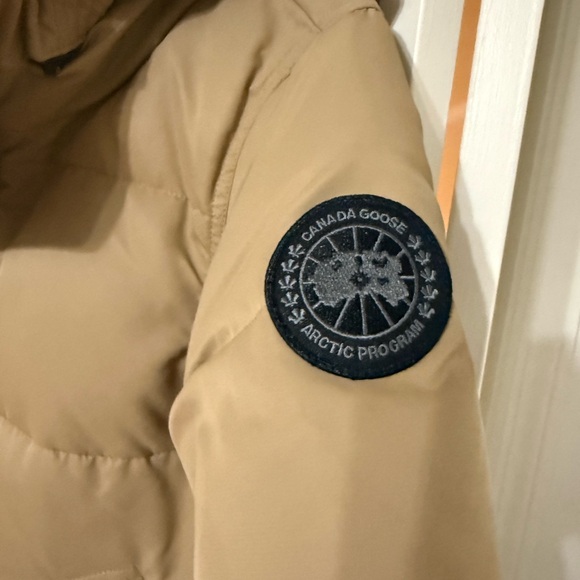 Canada Goose Women's Coat - Excellent Condition - Picture 4 of 16
